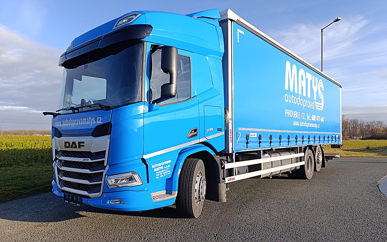 DAF XD ve firemních barvách Autodopravy Matys